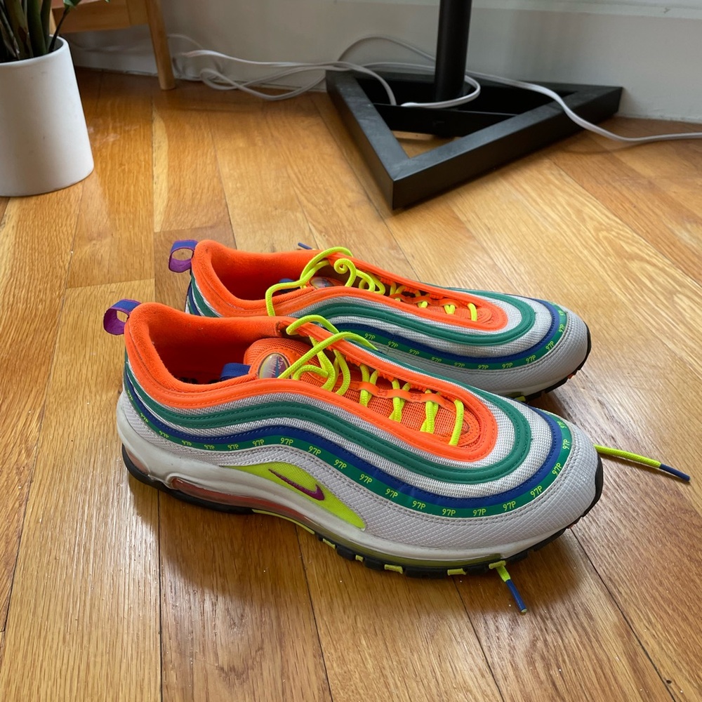 NIKE Limited Edition Air Max London Summer of Love Style
